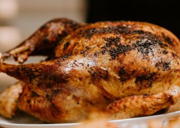 Preparan mil cenas navideñas para entregar en colonias de escasos recursos en Cancún