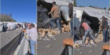 El chofer de un tráiler murió tras volcarse su unidad; la gente llegó a la rapiña pero nadie ayudó al lesionado cuando seguía con vida. Foto: Captura de video