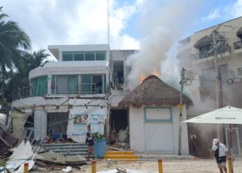 Mueren dos en explosión en el centro de Playa del Carmen