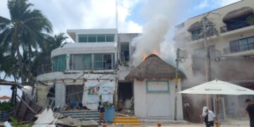 Mueren dos en explosión en el centro de Playa del Carmen