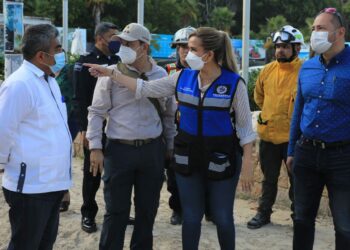 Realiza recorrido Lili Campos en restaurante Kool Beach, tras explosión