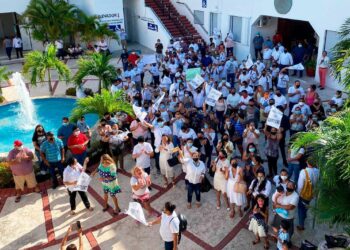 Oficializan candidatura dos aspirantes a alcaldes de Puerto Aventuras