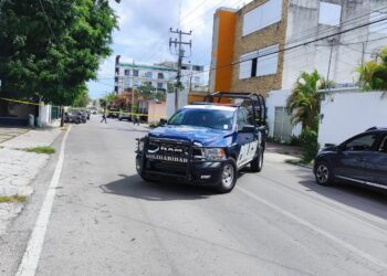 Balean fachada de local de buceo en Playa del Carmen