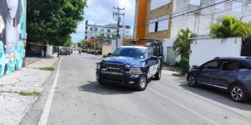 Balean fachada de local de buceo en Playa del Carmen