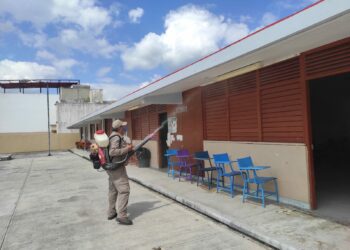 Continúa sanitización en escuelas públicas de Solidaridad