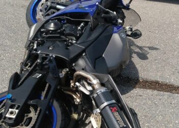 Por evitar choque, se accidenta motociclista en el bulevar Playa del Carmen