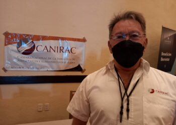 Restaurantes de Playa del Carmen trabajan con déficit del 60% en su personal