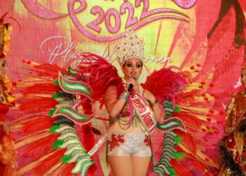 Colores, alegría y baile en "Damas en Carnaval", evento con causa