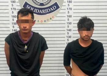 Capturan a dos sujetos con un arma de fuego, 11 cartuchos y 34 bolsas de narcóticos en Playa del Carmen