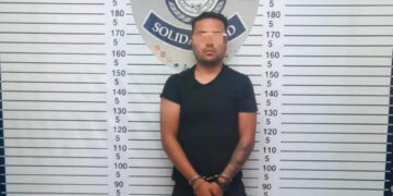 Traía licencia de conducir falsa y se pasa un alto; lo detienen en Playa del Carmen