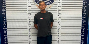 Detienen a sujeto por romper cristales de Subway Playa del Carmen