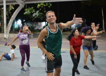 Se reactivan solidarenses con baile fitness
