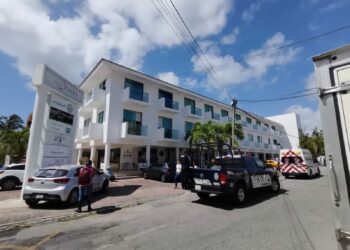 Italianos riñen en hotel de Playa del Carmen y uno acaba acuchillado