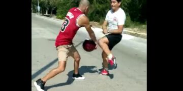 Motociclista rijoso protagoniza riña contra peatón