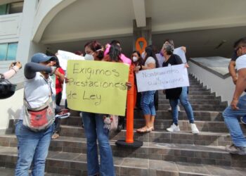Protestan trabajadores del Poder Judicial en Playa del Carmen por supuestos abusos