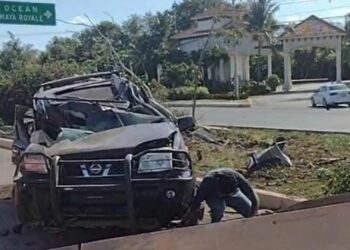 Vuelca coche en la carretera federal Playa del Carmen-Puerto Morelos