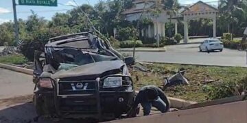 Vuelca coche en la carretera federal Playa del Carmen-Puerto Morelos