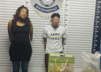 Detienen a narcopareja dispareja con 75 dosis de narcóticos en Playa del Carmen