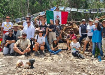 Activistas protestan en brecha del Tren Maya
