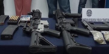 Capturan a cuatro personas con dos armas largas y una pistola en Playa del Carmen