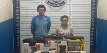 Detienen a pareja por robo en AutoZone de Playa del Carmen