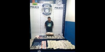 Detienen a sujeto con 148 bolsitas de droga en la Colosio