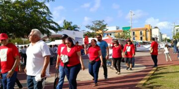 Marchan cientos por el Día del Trabajo en Solidaridad