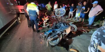 Fuerte accidente entre motocicleta y triciclo deja a un panadero lesionado en Playa del Carmen￼