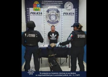 Perro detecta bolsa con marihuana en van foránea de Playa del Carmen