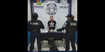 Perro detecta bolsa con marihuana en van foránea de Playa del Carmen