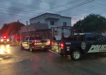 Reportan vecinos disparos afuera de bar en Playa del Carmen