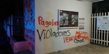 Tras presunto caso de acoso sexual contra alumna, vandalizan secundaria en Puerto Aventuras