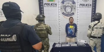 Detienen a sujeto en posesión de drogas y un arma de fuego