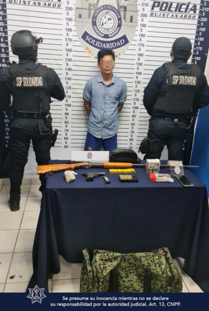 Capturan a un hombre que transportaba una escopeta y una pistola en Playa del Carmen