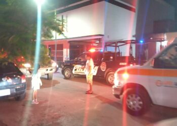 Flamazo de tanque de gas provoca movilización en el fraccionamiento Bosque Real de Playa del Carmen