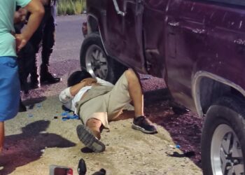 Motociclista resulta lesionado tras impactarse contra una camioneta en Playa del Carmen