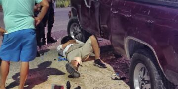 Motociclista resulta lesionado tras impactarse contra una camioneta en Playa del Carmen