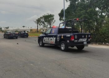 Patrulla arrolla a mujer en Solidaridad; hay un detenido