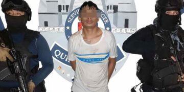 Rescatan a hombre armado que se lanzó a un cenote para evitar captura, en Playa del Carmen