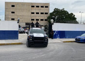 Trasladan 'de regreso' a Playa del Carmen a los 26 detenidos ayer en el fraccionamiento Selvanova