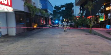 Tres baleados deja aparente enfrentamiento en distintos puntos de la Quinta Avenida de Playa del Carmen