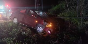 Vuelca coche en carretera Playa del Carmen-Puerto Morelos