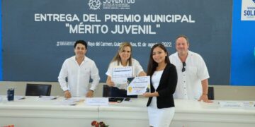 Premia gobierno de Solidaridad al Mérito Juvenil