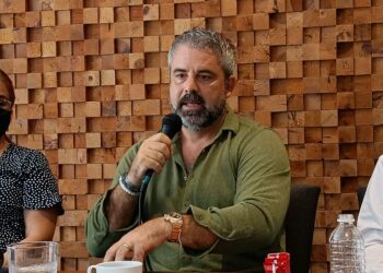 Carlos Joaquín da certeza jurídica a mujeres y hombres que trabajan por el crecimiento económico