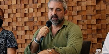 Carlos Joaquín da certeza jurídica a mujeres y hombres que trabajan por el crecimiento económico