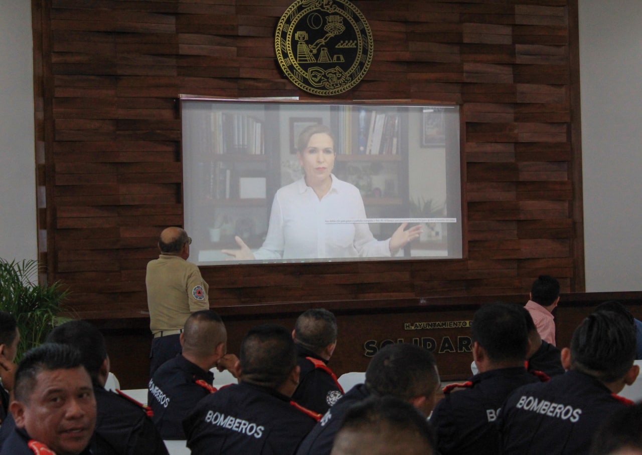 Celebra gobierno municipal al Cuerpo de Bomberos
