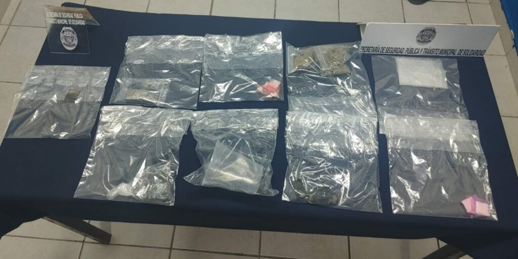Mesera chiapaneca escondía droga en restaurante en la zona turística de Playa del Carmen