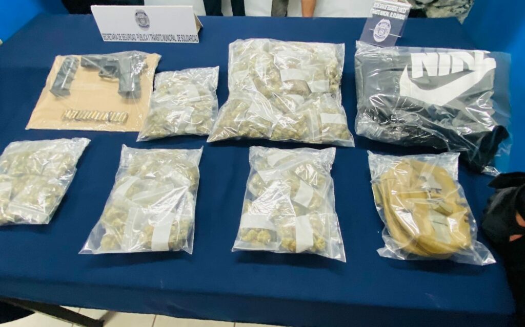 NARCOTAXISTA Detienen a chafirete y a otros dos sujetos en operativo en Playa del Carmen