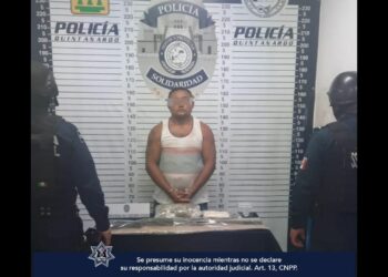 Sujeto huye de la policía y al ser alcanzado le encuentran marihuana y una réplica de rifle