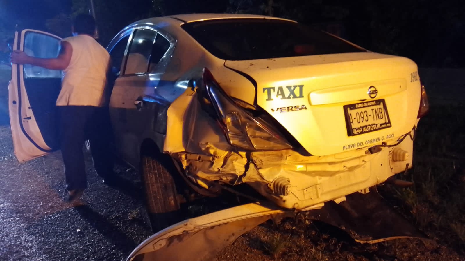Taxi y combi del sindicato 'Lazaro Cárdenas del Río' protagonizan accidentes en Playa del Carmen